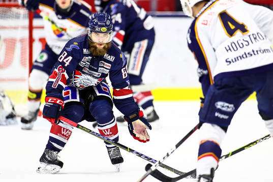 Linköpings Jimmy Andersson täcker skott