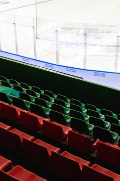 Interiör vy med tomma läktare från Nelson garden arena
