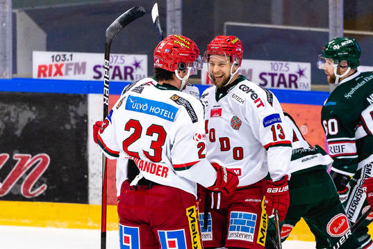 Modos Johan Harju jublar