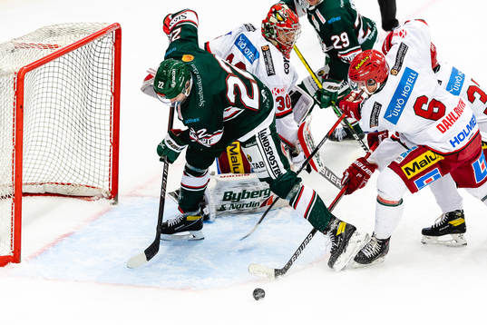 Tingsryds Marcus Paulsson oroar vid Modos målvakt Anthony