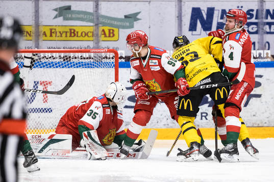 Moras målvakt Matteus Ward och Moras Lucas Wernblom och
