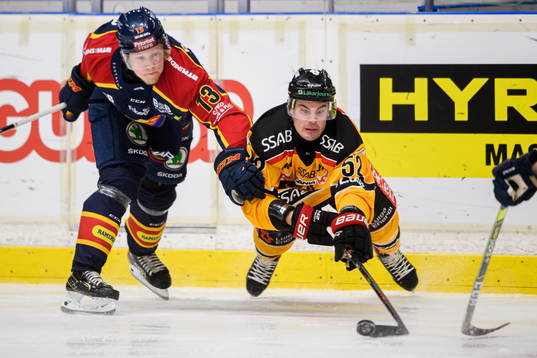 Djurgårdens Kalle Östman och Luleås Karl Fabricius