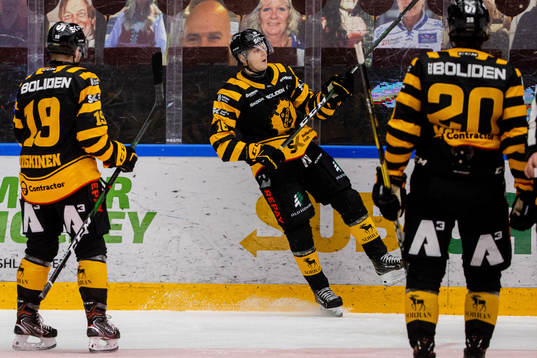 Skellefteås Linus Lindström jublar