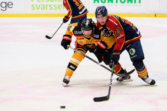 Luleås Linus Klasen och Djurgårdens Sebastian Strandberg