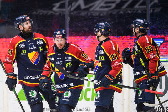 Djurgårdens Niclas Bergfors jublar med lagkamrater