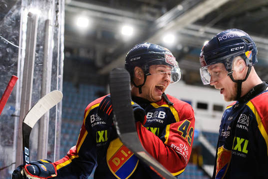Djurgårdens Rhett Rakhshani och Kalle Östman jublar