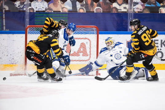 Leksands Matt Caito och Leksands målvakt Axel Brage och