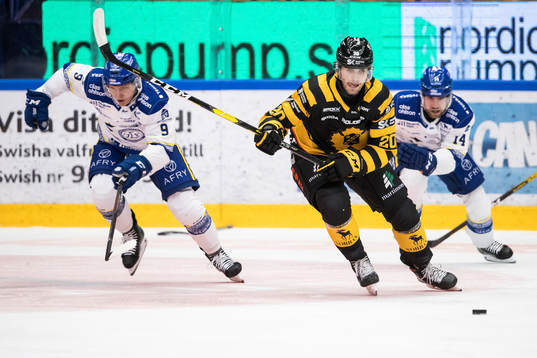 Skellefteås Roland McKeownunder ishockeymatchen i SHL