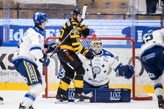 Leksands målvakt Axel Brage och Skellefteås Melker