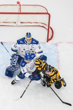 Leksands målvakt Axel Brage och Leksands Matt Caito och
