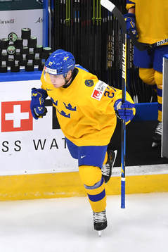 Zion Nybeck of Sweden steps