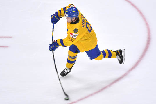 Zion Nybeck of Sweden shoots