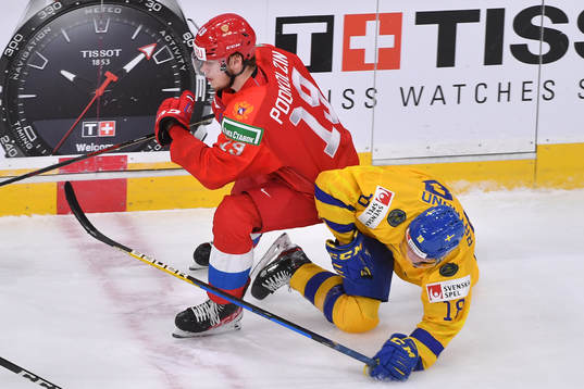 Lucas Raymond of Sweden falls