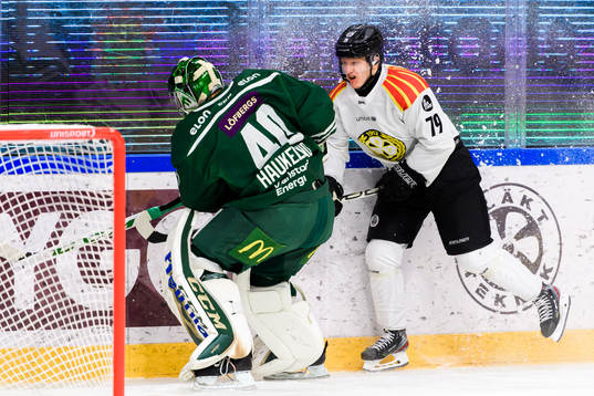 Färjestads målvakt Henrik Haukeland och Brynäs Daniel