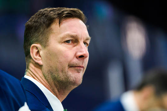 Färjestads huvudtränare Johan Pennerborn deppar