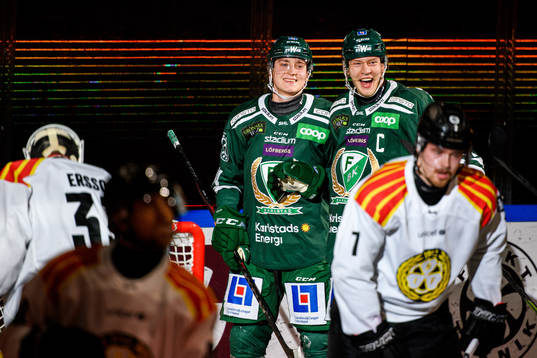 Färjestads Jacob Peterson och Victor Ejdsell jublar