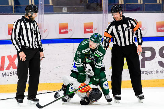 Färjestads Michael Lindqvist och Brynäs Johan Alcén i