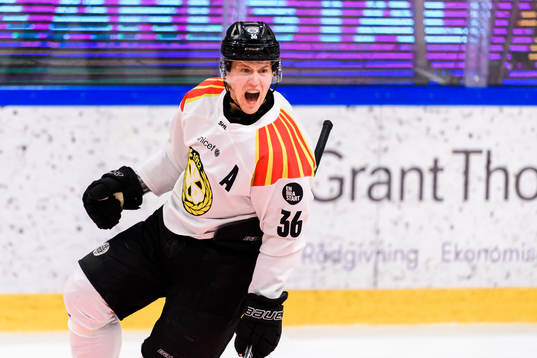 Brynäs Linus Ölund jublar
