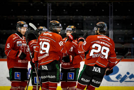 Örebros Daniel Muzito Bagenda gör 1-0 och jublar med