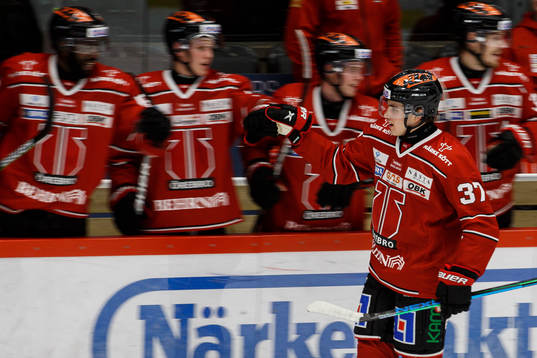 Örebros Glenn Gustafsson jublar