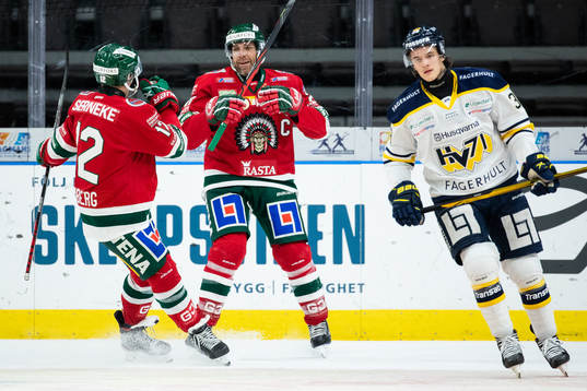 Frölundas Joel Lundqvist jublar ihop med Max Friberg