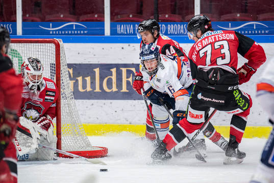 Växjös Victor Stjernborg oroar mot Malmö Redhawks