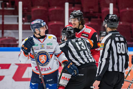 Växjös Juuso Vainio och Malmö Redhawks Oliver Lauridsen