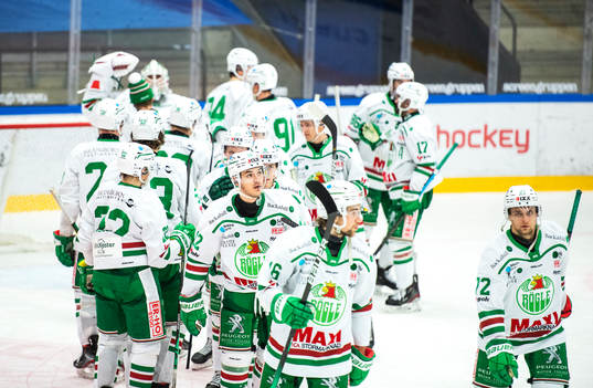Rögles spelare jublar