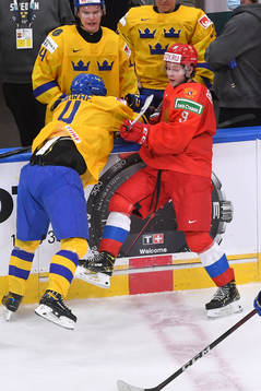Emil Andrae of Sweden and Mikhail Abramov of Russia collide