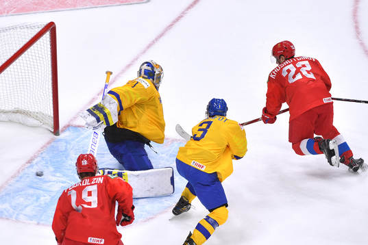 Marat Khusnutdinov and Vasili Podkolzin of Russia watch the