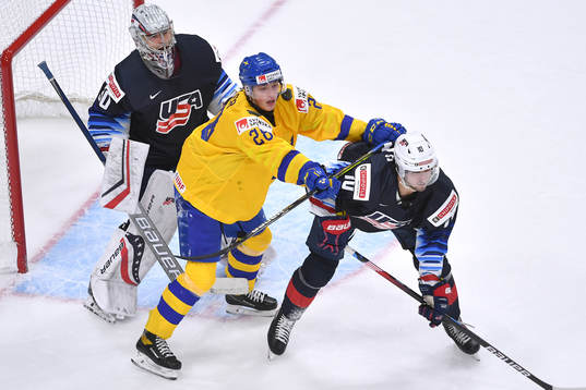 Matthew Beniers of USA and Noel Gunler battle for position