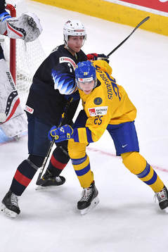 Elmer Söderblom of Sweden and Tyler Kleven of USA battle