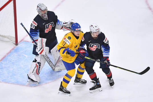 Oscar Bjerselius of Sweden and Ryan Johnson of USA battle