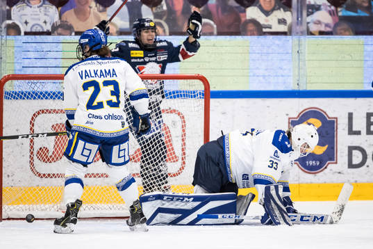 Leksands målvakt Amanda Johansson och Leksands Saana