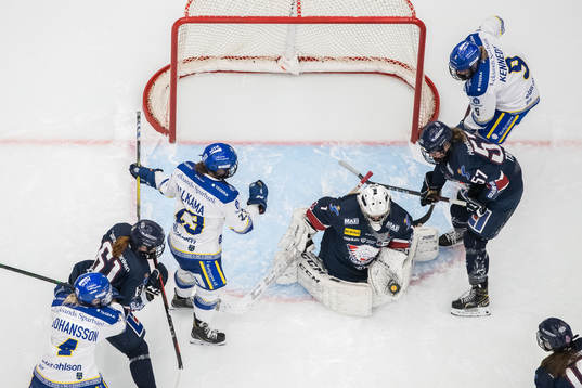 Linköpings målvakt Ebba Svensson Träff och Linköpings