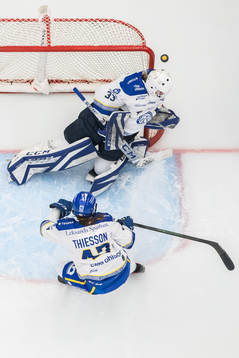Leksands målvakt Amanda Johansson och Leksands Abigael