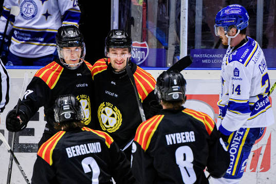 Brynäs Tomi Sallinen och Adam Pettersson jublar