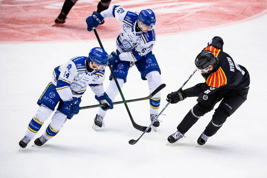 Leksands Oskar Lang och Nils Åman mot Brynäs John Nyberg