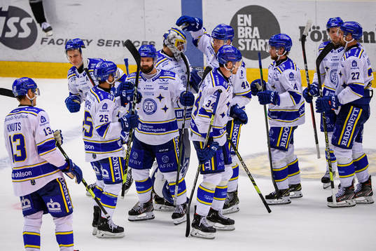 Leksands spelare jublar med målvakt Axel Brage