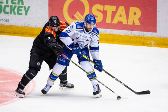 Brynäs Kristofer Berglund och Leksands Marek Hrivík