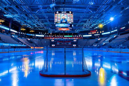 Målbur på isen före ishockeymatchen i SHL mellan Växjö