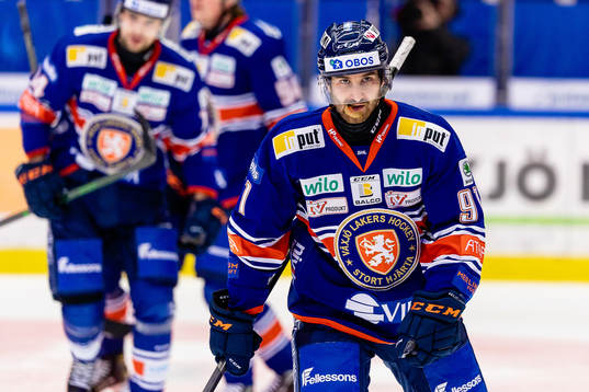 Växjös Andrew Calof jublar