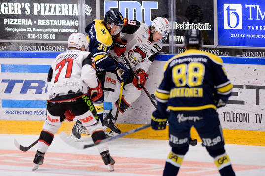 s Max Wennlund och Malmö Redhawks Adam Ollas Mattsson