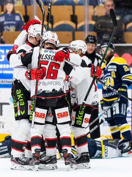 Malmö Redhawks Lars Bryggman jublar med lagkamrater