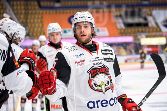 Malmö Redhawks Carl Persson jublar