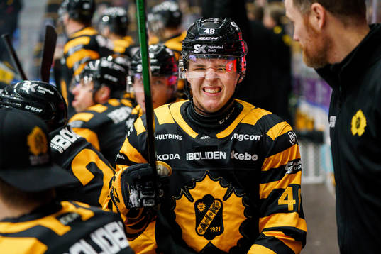 Skellefteås Jonatan Berggren har ont