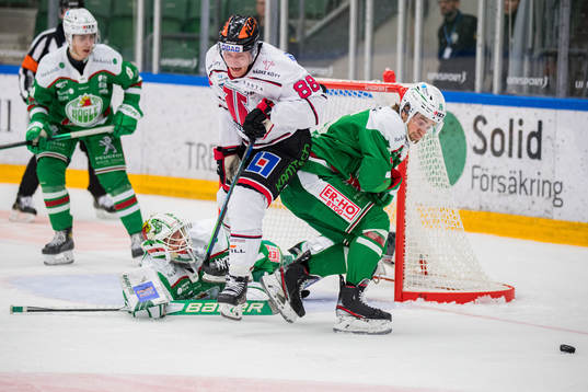 Örebros Joonas Rask oroar mot Rögles målvakt Johan