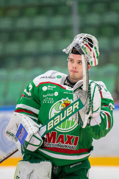 Rögles målvakt Johan Gustafsson jublar