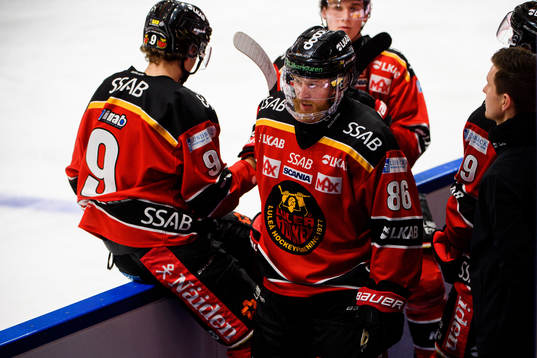 Luleås Linus Klasen lämnar isen
