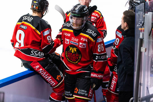 Luleås Linus Klasen lämnar planen